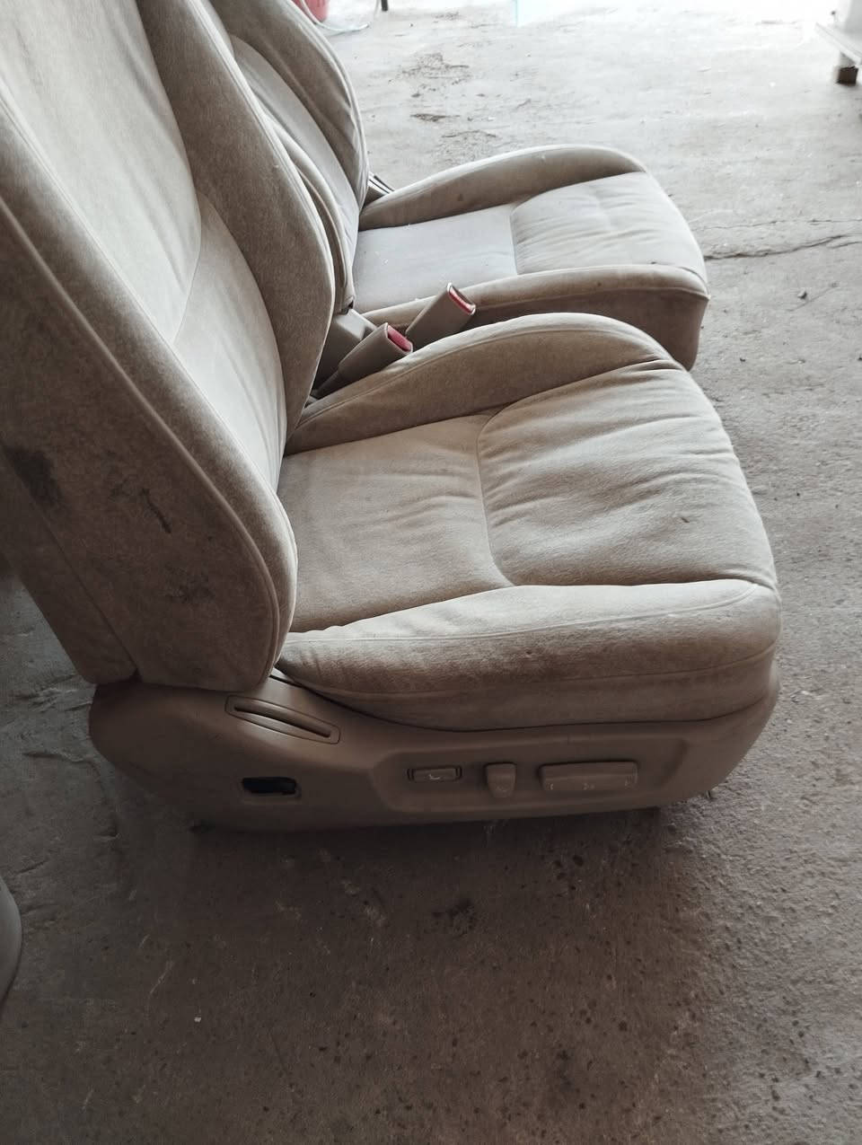 كشنات ملكه واحدكهربائي واحد عادي السعر50الف مكاني قرب جسر الامام علي ***********
