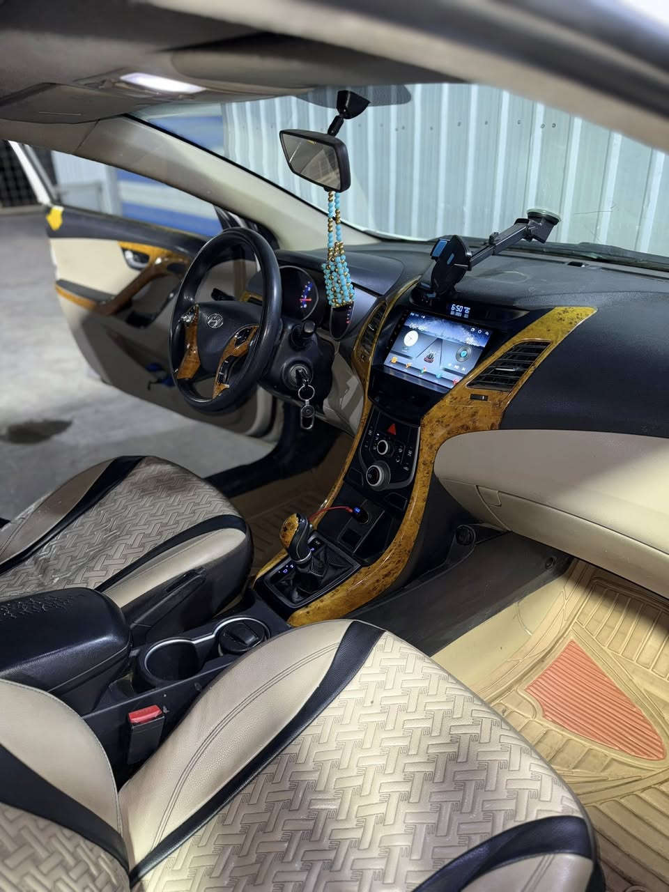 النترا خليجي نظافة ٩٠٪؜ كما موضح بالصور عدكم 
فول عده بصمه داخل صاج 
موديل 16
المحرك 2000
تخم تاير 
الحدادية نظافة ٨٠٪؜
ماشيه 235000 قابله للزياده 
المحرك مجفت 
بية ضربة باب خلف السائق ونفسة معمرة ومصبوغة 
العنوان بغداد مجمع بسمايه 
السعر ب ( ١٢٥ ) $ قابل للتفاوض
***********
