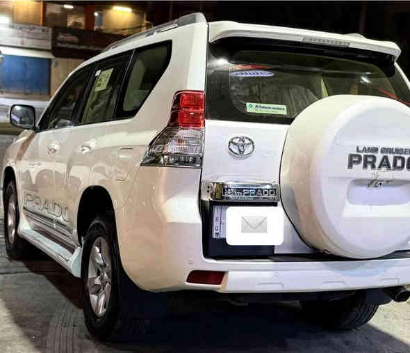 سلام عليكم 
للبيع برادو 2013 TXL كويتي دبل تانكي 6سلندر ماشيه 110 سياره مكفوله بيه شبر صبع ب باب لخلفي عكس سايق سياره جديده مابيه اي نقص رقم بغداد جديد ب اسمي تحويل ثاني  يوم  مكان سياره بغداد سيديه  *********** /
   ***********
سعر 298 بيه مجال
