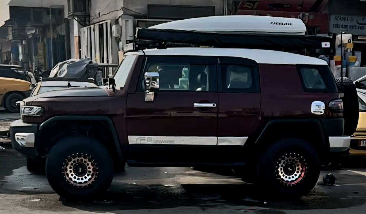 السلام عليكم 
موديل 2010 خليجي فول الفول مواصفات ..
رقم بغداد باسمي السياره اول مره تنعرض للبيع جناي صارلها اكثر من 7 سنوات ومصروف عليها كلش هوايه ولاتقارنها بغير سياره يعني بالمختصر سياره فلس ماتصرف عليه كفاله كير محرك صدر تاير غرفه اي نقص مابيها وشرط الفحص والسونار..
فول تزويد A تراك مرفعه 6 انج ترفيع اصلي سستم صوت ودمام 
تخم تاير تويو جديد ويل ميثيود 
السياره فول تزويد فول مواصفات المعروفه لمعرفه السعر 
اكتب رقم 1 او التواصل ع الواتساب ***********
عنوان بغداد دوره
