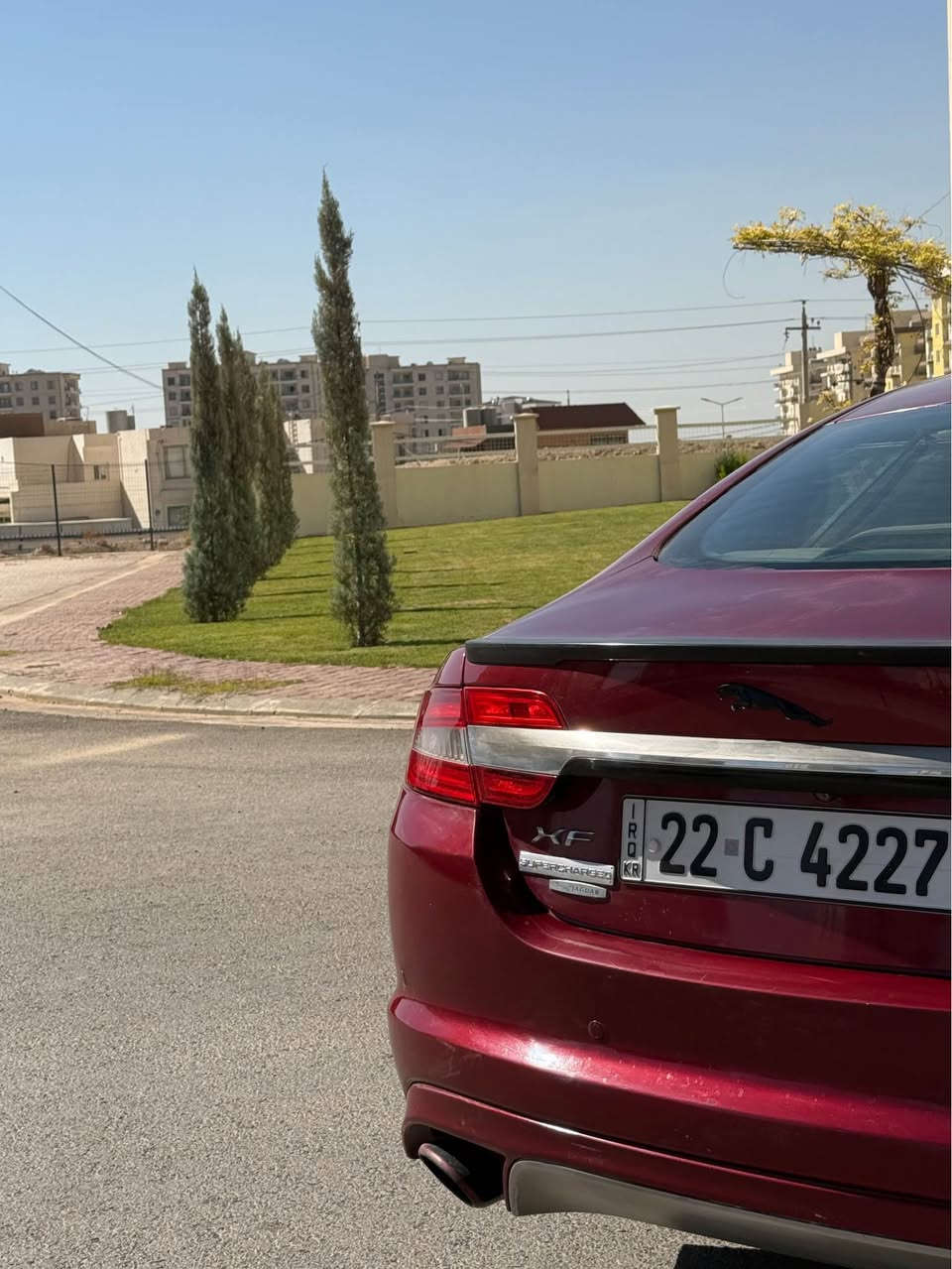 سلام و عليكم 
Jaguar xf 2013 شركة سردار 

- سياره كلين تايتل بدون حادث .
-محركها : v6 supercharged 3.0L
-القدره الحصانيه : 340 🐎 .
- كير و محرك بحاله ممتازه. الكير ٨ سرعات .
-سياره ماشيه : 125الف كم .

-مواصفات السياره فول واحد على واحد 
* مثبت سرعه
*كشنات خزن memory 
*تحكمات بل مري كهربائيه + تعتيم اوتوماتيكي
*تشغيل بصمه 
* اربع انضمة قياده 
*برده خلفيه كهربائيه
*نضام السماعات (meridian)
*شاشه وسطيه لمس 
*كامره خلفيه 
*حساسات خلفيه + اماميه 
*عداد 300 كم 
*كير ماوس 
*هند بريك كهربائي
*فتحات تبريد اوتوماتيك 
* شفتات ستيرن 
*قتحتة سقف 
*مقاعد جلد احمر 
*حساسات نقط عمياء بل مري الجانبيه 
و غيرها من المواصفات …..

- سياره رقم اربيل بأسمي تحول وكاله بشرط 
- مكان السياره اربيل 
- رقم : ***********
- سعر السياره : 92 ورقه قفلل أربيل, العراق

