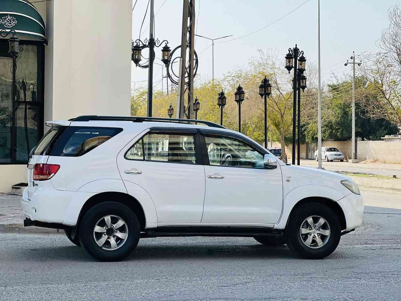 تيوته فون جنر مديل 2006 خليجي سعر 104 وبيه مجال للاستفسار الاتصال *********** خليجي  مكفوله من ضربه وتبديل بيه مكانات صبغ جماليه والباقي كفاله عامه فوله مواصفات سبعه 7راكب ثلث قطع تبريد داخل بيجي فورويل مثبت سرعه مانع نزلاق حساسات خلفيه شاشه يباد كامره دواره مري كهربائي مكينه سته 6سلندر مكينه وكير مكفولات تبريد ❄️ تخم تاير حداديه جديده سنويه لل 28مشروع وطني سياره جديده وجاهزه وأي نقص مابيهه مكان سياره  كربلاء
