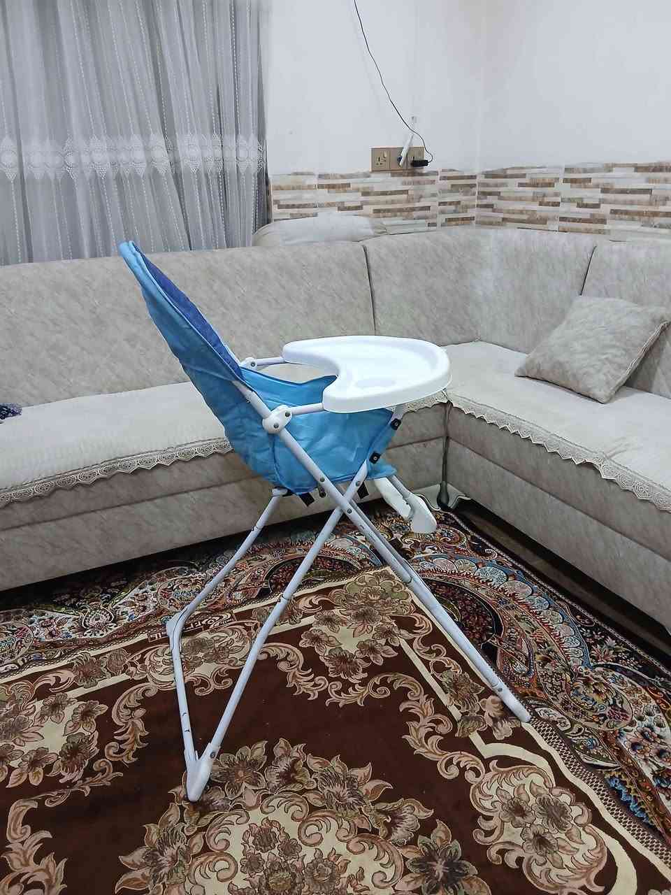کورسی نانخواردنی مناڵ زۆر پاک و بێعەیبە قایشی بەستنەوەی چوارلای هەیە ، بچوک ئەکرێتەوە بۆناوسەیارە 
زۆر مەزبوت و بێعەیبە
سعریشی زۆر گونجاوە قفڵی 20 هەزارە بێ معامەلە
سلێمانی ، گەیاندن هەیە*********** السليمانية, العراق
