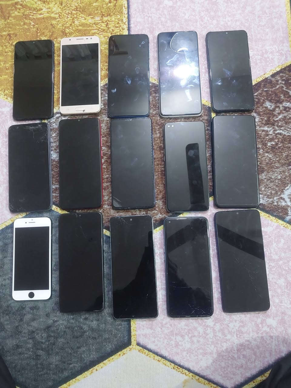 السلام عليكم
اجهزه كله شغاله شرط الفحص كلمن وسعره اقل سعر ٢٥ الف اعلى سعر ٧٠ الف  بغداد الأمين الثانيه توصيل ماعندي واتساب *********** شلع مابيع
