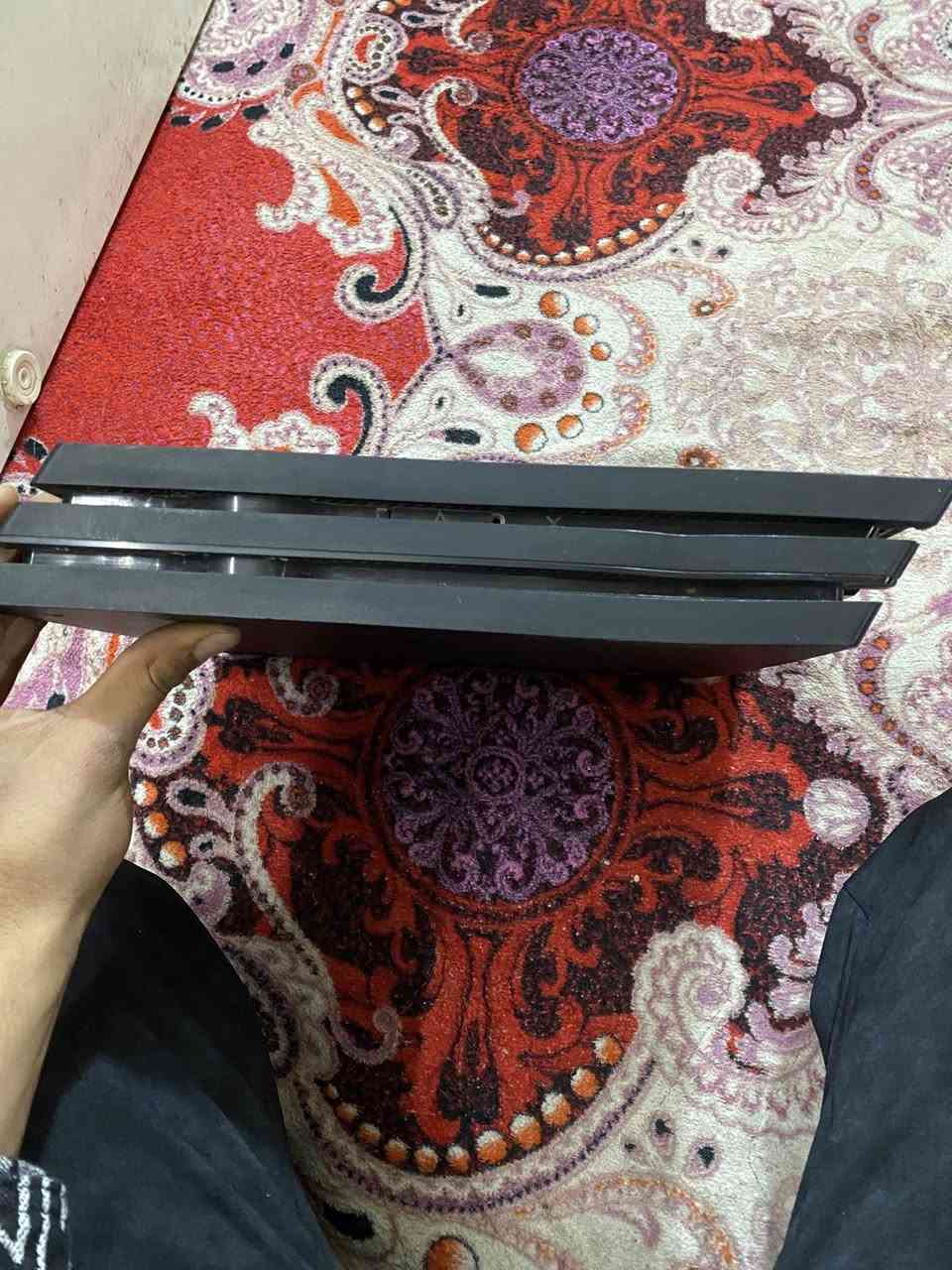 السلام عليكم ابلي 4برو مهكر للبيع بكاني بغداد الشعلة نضيف ممفتوح ابد هوة وكارتونتة جديد وغراضة الاصلية السعر 300او بي مجال هاذة رقمي ***********ما موجود خاص
