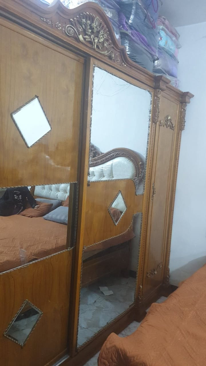 السلام عليكم للبيع غرفه نوم تزكام درجه أولى ٦ بيبان السعر ٧٥٠ وبيهه مجال الله شاهد جديده هسه مسوينهه شط مبيهه بس اريد ابيع بسبب السفر العنوان ام الكبر والغزلان ***********
