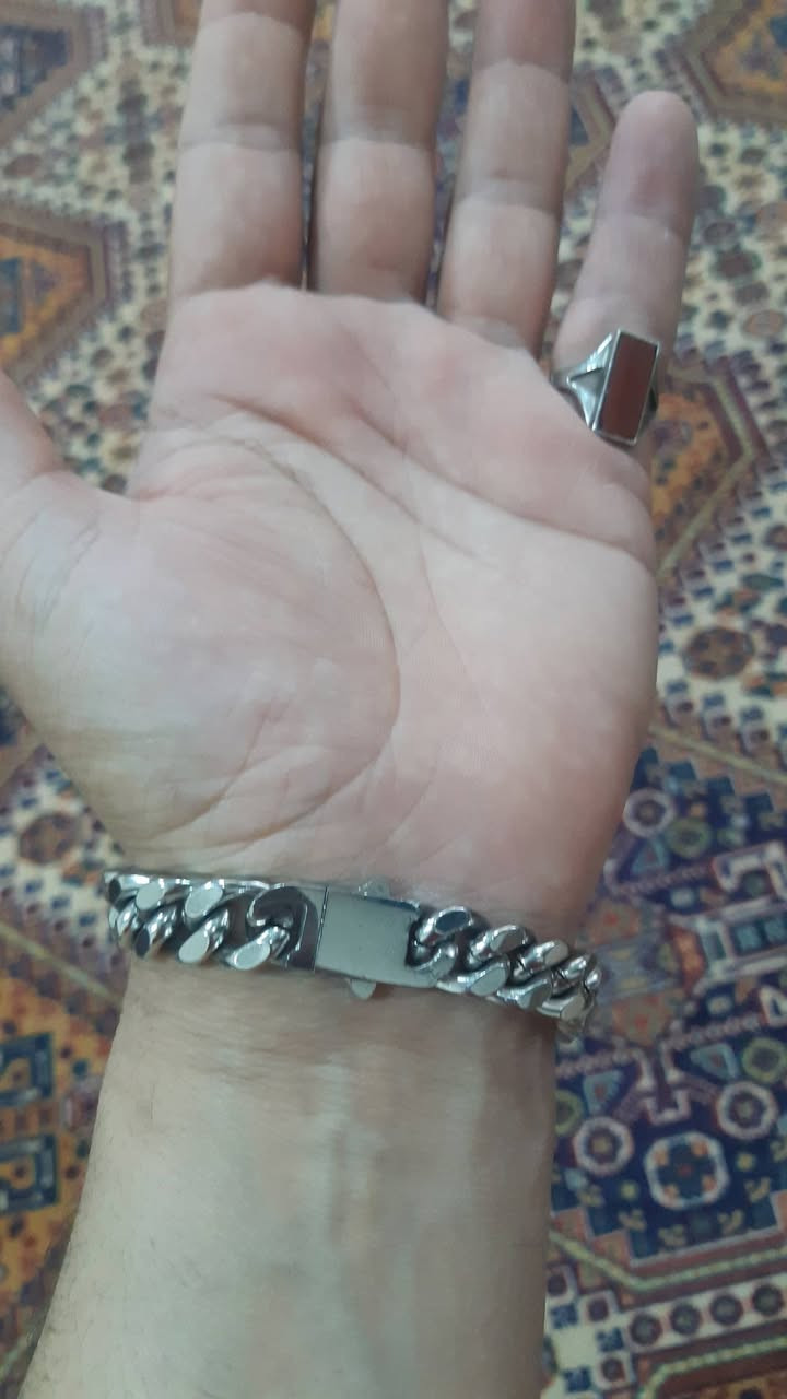 السلام عليكم
للبيع 
محبس ستيل بي حجر عقيق يماني وسوار ستيل ثقيل جدآ شباب ستيل معدن كامل مو طلاء
انطي سعر باليرضي الله وبالعافية عليك
شارع فلسطين مقابل وزارة العمل
***********
