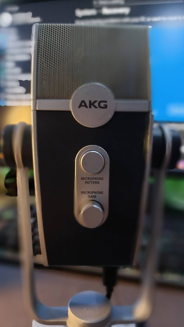 مايك AKG lura
مايك غني عن التعريف ونادر ما موجود بلسوك  يكون اقوة من مايكات الـ  Rode 
بلكارتونة واستخدام قلييل جداً جداً 

السعر ١٧٥ الف


**إذا كنت صاحب هذا الإعلان وتريد حذفه لأي سبب، رجاءا أرسل رسالة إلى الدعم الفني**