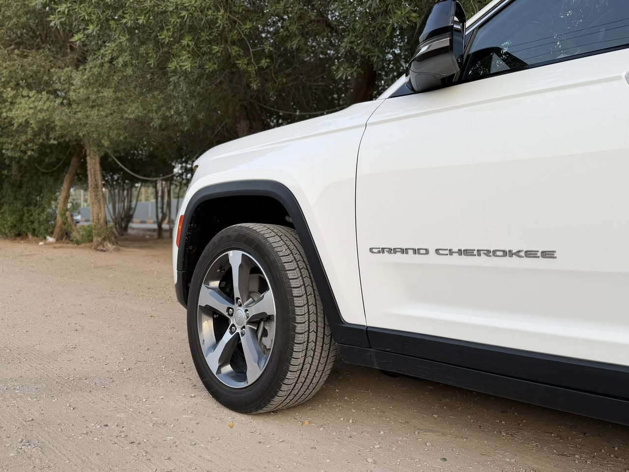 جيب گراند شيروكي - Jeep Grand Cherokee
خليجية وكالة هارلم مكفولة ٢٠٢٣ 
‏فئة( LIMITED) مكينة ٦ سلندر 

ماشية ٤٦
فول مواصفات ‏‎‏‎لمتيد

‏‎‏‎- بصمة تشغيل 

‏‎‏‎- بصمة أبواب 

‏‎‏‎-تشغيل عن بعد 

‏‎‏‎-ترحيب عند الاقتراب 

-رادار امامي 

-رادار جانبي 

-رادار خلفي 

- توقف ذاتي خلفي

‏‎‏‎-كشنات جلد 

-اشاره بالمرايه 

-حساس امامي خلفي 

‏‎‏‎-شاشه كبيره تدعم نظام الأبل كار باي ونظام الاندرويد

-شاشه عداد ديجتال

-فتحت سقف  بانوراما

‏‎-اوتو ستوب

‏‎-وضعيات قياده 

- سستم صوت الباين

‏‎‏‎-كشنات كهرباء تدفئة تبريد 

-كشن السايق خزن ميمور

-ستيرن تدفئة

‏‎‏‎- تبريد مركزي 

‏‎‏‎- بگ لايت LED 

‏‎-صندوق كهربائي

‏‎‏‎-فول تحكم ستيرن

‏‎‏‎-تحديد سرعه 

‏‎‏‎-مانع انزلاق 

‏‎‏‎-ليد نهاري

‏‎‏‎-كامره خلفيه دواره 

‏‎‏‎باقي المواصفات معروفه 

‏‎‏رقم السياره بغداد باسمي 

‏‎‏‎للأستفسار.     — ***********
