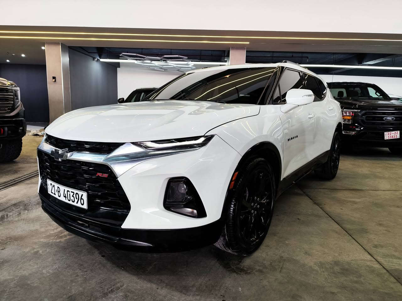 CHEVROLET BLAZER RS 2021 4x4 panorama 
شوفرليت بلايزر RS
حجم المحرك V6 سلندر (3.6L)
عداد المسافة 52 الف كيلو فقط   
المواصفات: RS فول فول مواصفات
 بانوراما و فورويل  4x4
بصمة تشغيل
بصمة 4 ابواب
(Remote Start) تشغيل عن بعد
صندوق شفط كهربائي
كشنات جلد
كشنات امامي تدفئة + تبريد
كشنات خلفي تدفئة
استيرن تدفئة
دشبول ديجيتال
Wireless شاحن موبايل
رادار امامي (تحديد مسار)
رادار جانبي (نقاط عمياء)
رادار خلفي (تحذير من الاصطدام)
شاشة كبيرة لمس
كاميرا
رادار 360
حساسات خلفية + كاميرا 4k + المرايه الوسط تصير كامره
Android Auto
Apple Car Play
مانع انزلاق+ABS
AUX+USB منافذ
Auto Start
Auto Stop
مثبت سرعة
تحكمات استيرن
هاند بريك بصمة
وبقية المواصفات المعروفة
المكان سليمانيه 
صور السونار موجود بالصور
سيارة نضيفه جدا
سيارة بدون شاصي أربع قطع صبغ مع القمارة
السعر 💰: 160 جو البلاش  
مكان السيارة سليماني
☎️***********📞☎️

