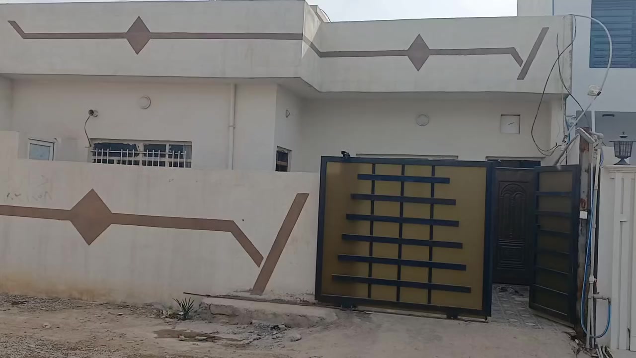 بيت ١٥٠ متر مربع فول سيراميك 

صياده جهه يمنى عكس جامع شكر خدمات ماء كهرباء 

غرفتين نوم استقبال مطبخ 

السعر ٦٠ مليون مع المجال 

***********
