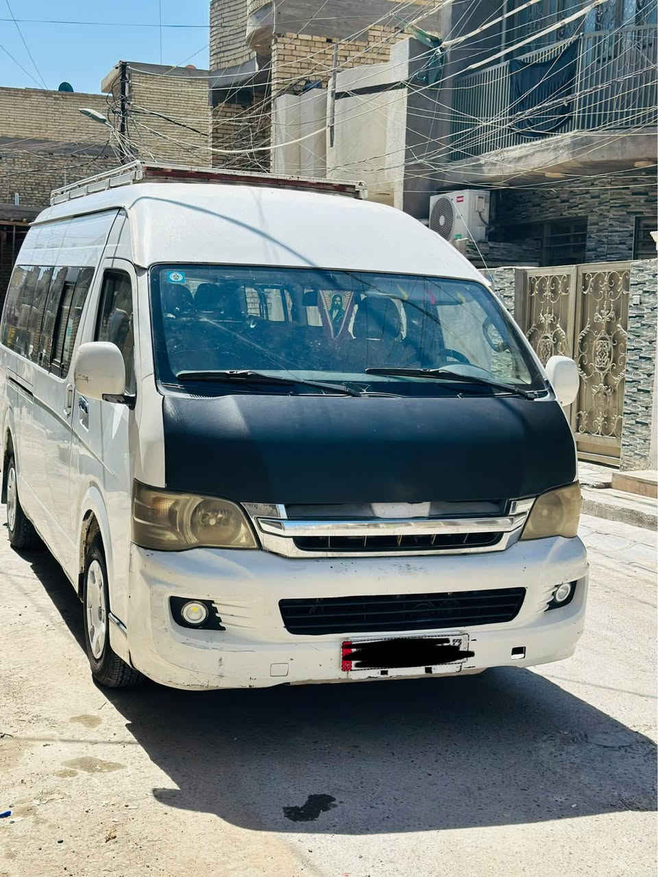 سلام عليكم جنبي اج تو  موديل 2018 
نضيفة وجاهزة رقم بغداد نكليزي بسمي تحويل ثاني يوم السيارة بلادية مابيهة اي ضربة ماعدة طخة زغيرة بل جنطة دواير بلادية ممعمرة  مكينة كير اكسل خير من اللة السعر 135 قفلهة بيع مستعجل 
مكانهة بغداد الشعلة  *********** بغداد, العراق
