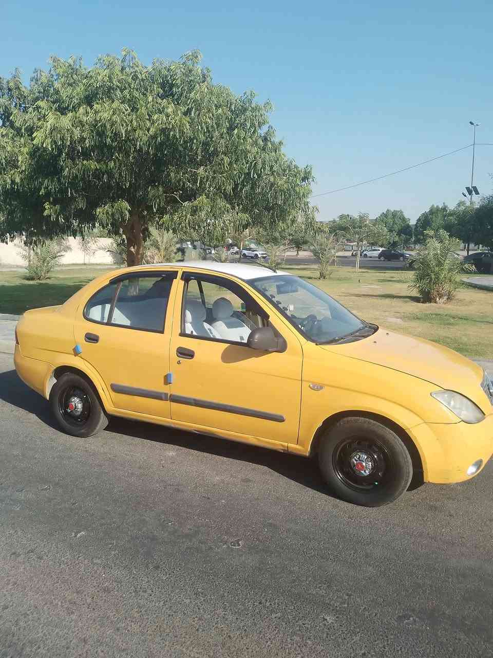 للبيع سلام عليكم سياره طيبه موديل ١٦ نضيفه وكله شغال عده البلبرن مال كبريسر كايم وبيها طخه خفيفه بل جاملغ مال سايق ومكحله فقط بسمنه تحويل ثاني يوم رقم انكليزي هزه السعر ٣٨ وبيها مجال الشراي بي خير ويدلل مكاني بغداد حي العامل رقم***********
