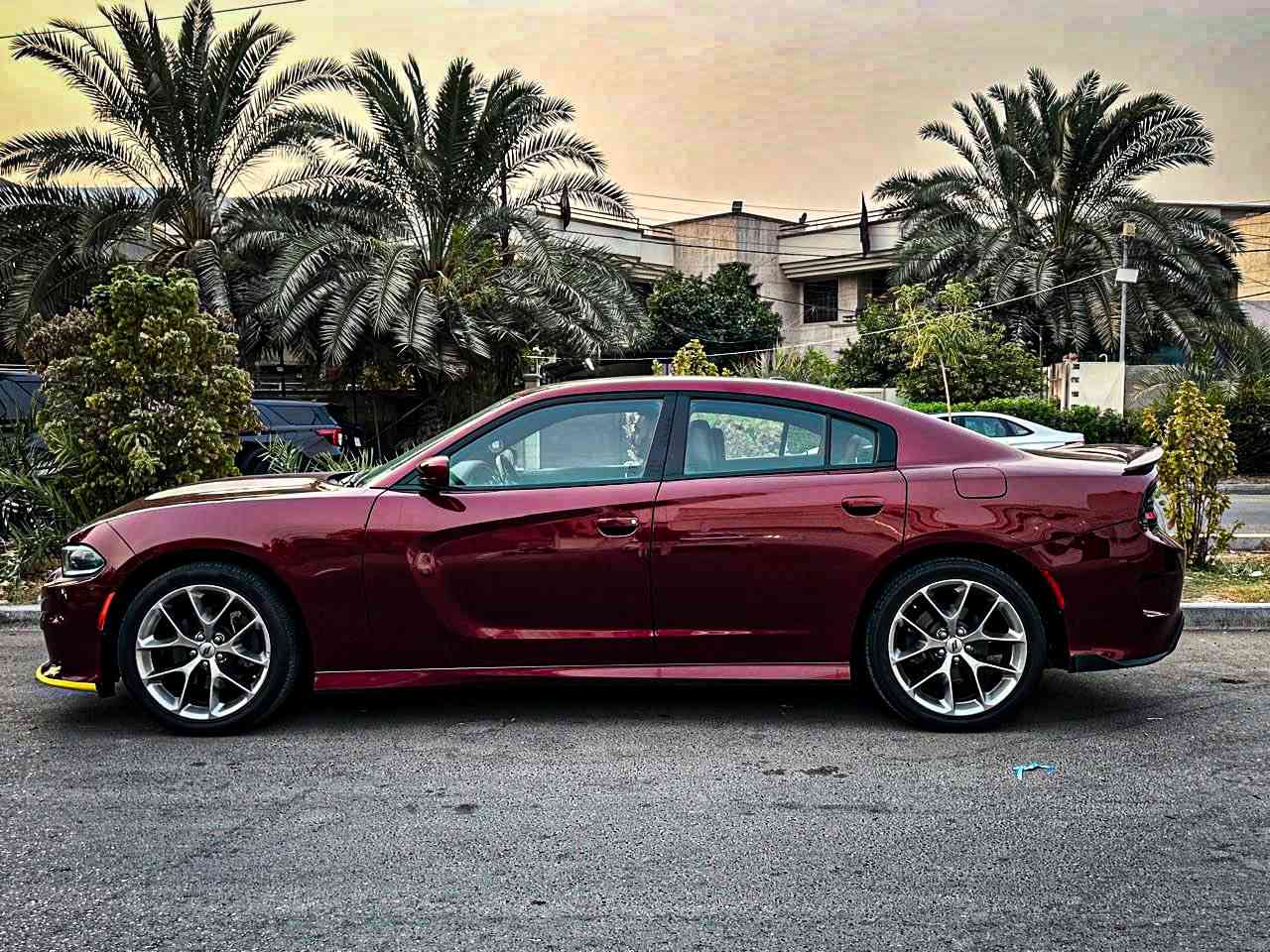 السلام عليكم للبيع جارجر gt خليجية بدون صبغ وكالة هارلم موديل ٢٠٢١ 
ماشية 42 الف 
المحرك:- 3600 /6 سلندر 
المواصفات 
فتحة سقف
مصابيح امامية زينون
داخل جلد احمر 
شفتات ستيرن 
كشافات الضباب زينون
المصابيح الامامية مع Led
حساسات
شاشة كبيرة مع نظام ملاحة نفكيشن gps 
سيستم صوت الپاين 
ويل قياس 20 
تشغيل عن بعد 
ستيرن كهربائي
محدد سرعة
تلفون بلوتوث
كاميرا خلفية
مرايا متحسسة للاضائة العالية 
دخول ذكي بصمة 
العنوان بغداد / للاستفسار *********** 
السعر 30500$وبي مجال للشراي
