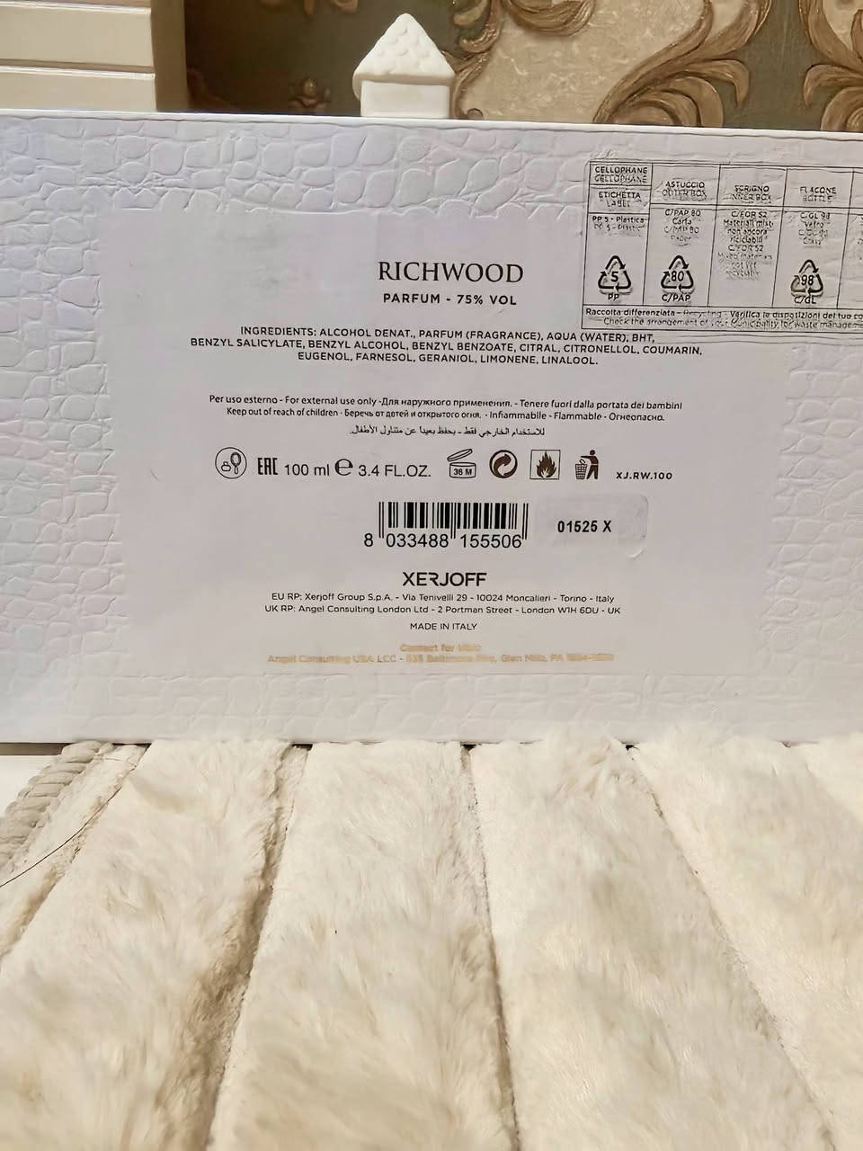 السلام عليكم اخواني...
عطر من دار زيرجوف مجموعة 17/17 (رج وود)
من اجمل العطور التي مزجت الحمضيات مع الاخشاب
العطر /مسلفن
الحجم /100مل
السعر/تواصل على الخاص
ملاحظة/مجموعة17/17 تعد افخم مجموعة من دار زيرجوف و الاعلى سعر


**إذا كنت صاحب هذا الإعلان وتريد حذفه لأي سبب، رجاءا أرسل رسالة إلى الدعم الفني**