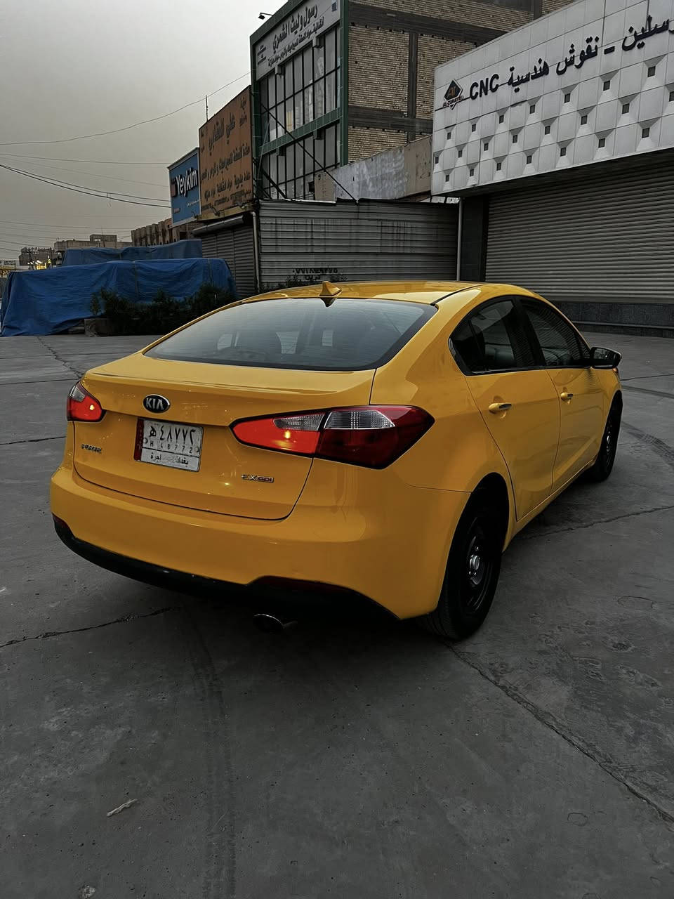 سلام عليكم فورتي 2015 ورد امريكي حادث باب خلف السايق فقط وصور امريكة بل منشور ولباقي كفالة كلها ليبل واحد مكينة 2000 gdi
 وشادلها منظومة غاز 60 لتر كير ايتي مبدلة جديد تخم تايرات صدر تبريد مكفولات
مواصفات 
فول تحكمات ستيرن
ثلاث انظمة قيادة
مري شفط + اشاير مري
علامة ترحيب عند فتح الباب
لد لايتات نهاري حاجب
شاشة صغيرة لمس +كامرة دوارة بلاد
مغلفة ارضية جلد وتنتة 
نظام ايكو نظام تزحلق
السيارة معتني بيها على اخر حباية
السعر 100 وبيها مجال بصيط 
مكاني بغداد العبيدي ***********
ترهم مراوس بخصوصي
