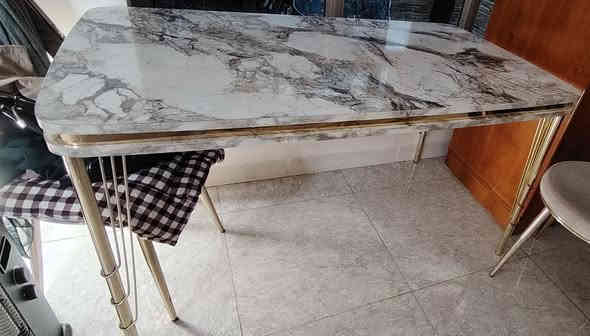 ميز طعام فقط للبيع متر ونص
#*********** #***********
