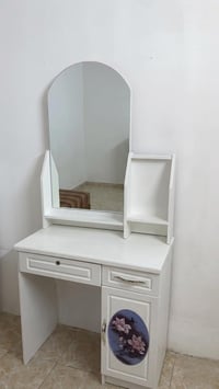 ميز مرايا • بغداد • قابل تفاوض