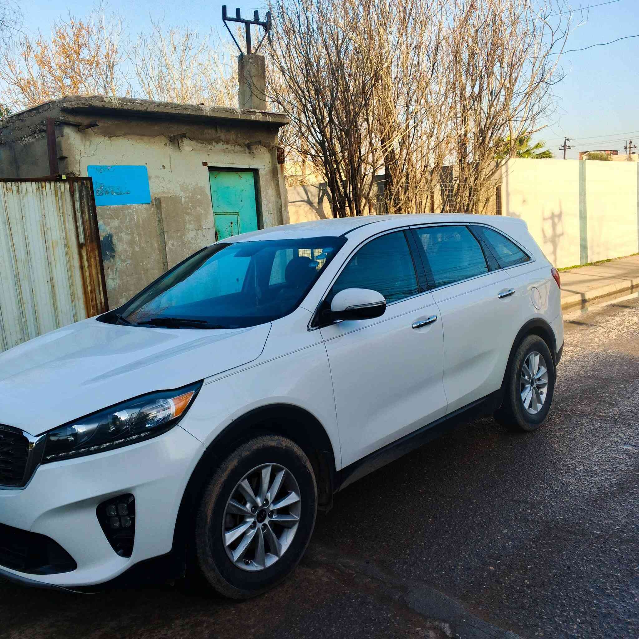 السلام عليكم اخوان سياره سورينتو للبيع 2019 وارد امريكي 4سلندر  ماشيه 87الف رادار خلفي استفسار *********** واتساب
