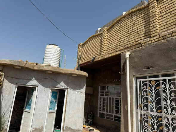 بيت للبيع المساحة 180 متر في حي السعيدي على طريق الزوار ☑️ 
طابو زراعي سند 25 ✅ 
بناء حديث يحتوي على غرفه وصاله واستقبال وغرفه طابق ثاني كامله البيت نظيف وجاهز للسكن  ✅ 
البناء بلوك بيه بوكس ✔️ 
السعر 35 وبيه مجال بسيط ✅ 
ــــــــــــــــــــــــــــــــــــــــــــــــــ
للأستفسار أكثر مراجعة 
#مكتب_محمد_الجبوري لبيع وشراء عقارات القاسم والمقاولات العامة والتصاميم الهندسية 
#المكتب_مجاز_رسمياً والمكاتبات رسميه لضمان حقوقكم ✅ 
#عنوان المكتب شارع الجديدة مقابل مدرسة الزهراء مجاور اسواق نمبر ون 
***********  📲 
***********  📲
