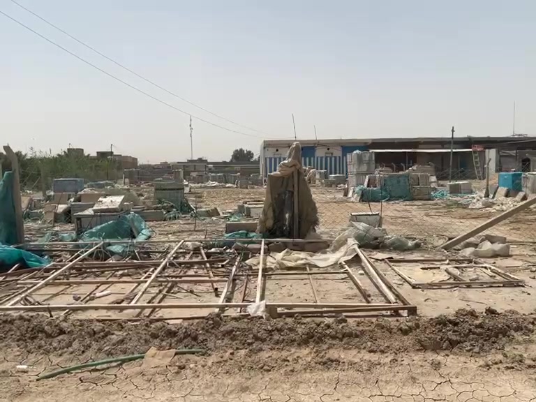 اسلام عليكم ساحه ومحلات عدد ٤ للايجار مساحته ٥٠٠ متر على اشارع العام يم معارض انصار بتجاه انصر للاستفسار الاتصال على الرقم ***********
