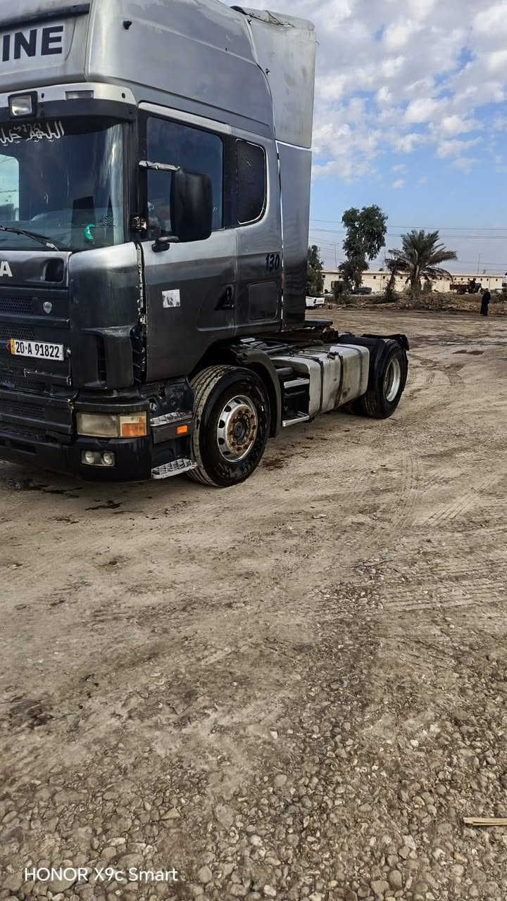 السلام عليكم سيارة للبيع موديل 1999 باسمي شرط تحويل  سنويه جديده ل 2030 ذات جوانب متحركه دبل مناميه كير عادي مكفوله كفاله عامه من مكينه + كير + شاصي  ومحرك بم ونوزل سعرها 125 وبيه مجال للاستفسار الاتصال على الرقم   ***********/***********
