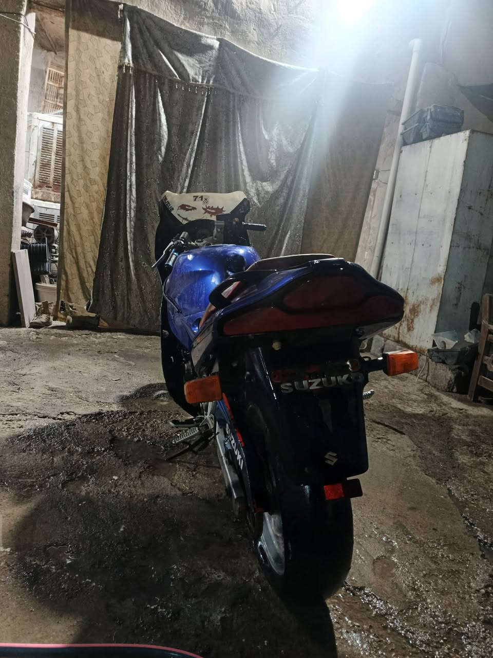 سلام عليكم  Suzuki RF 400 
أي نقص ما بيه صار صوت قوي بالمكينة ومتروكه
ابيع طافية كوم حديد 
٣٥٠ وبيه مجال مكاني بغداد سلمان باك 
***********
