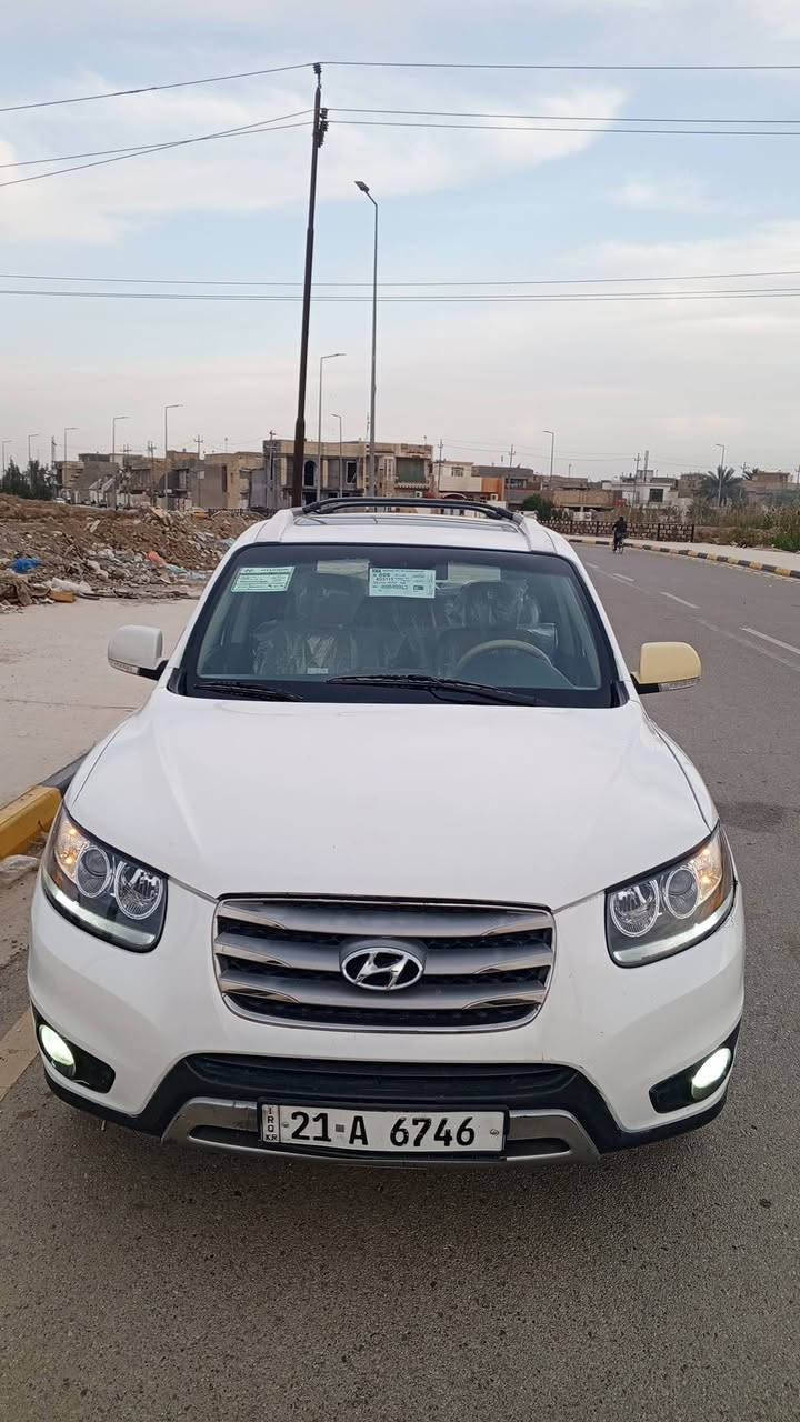 بسم الله ماشاء الله 
سنتافي 2012 مكينة 4سلندر 3قطع تبريد تخم تاير فول مواصفات سبعة راكب شاشة بصمة تشغيل وبصمة ابواب رقم سليمانية انكليزي باسم كردي تحويل مباشر  بيها طخة جاملغ خلفي وصبغ حزام السيارة حلوة مال جناي السعر 114وبيها مجال للشراي
مكاني واسط العزيزية 
رقمي ***********
غير متواجد ع النت
