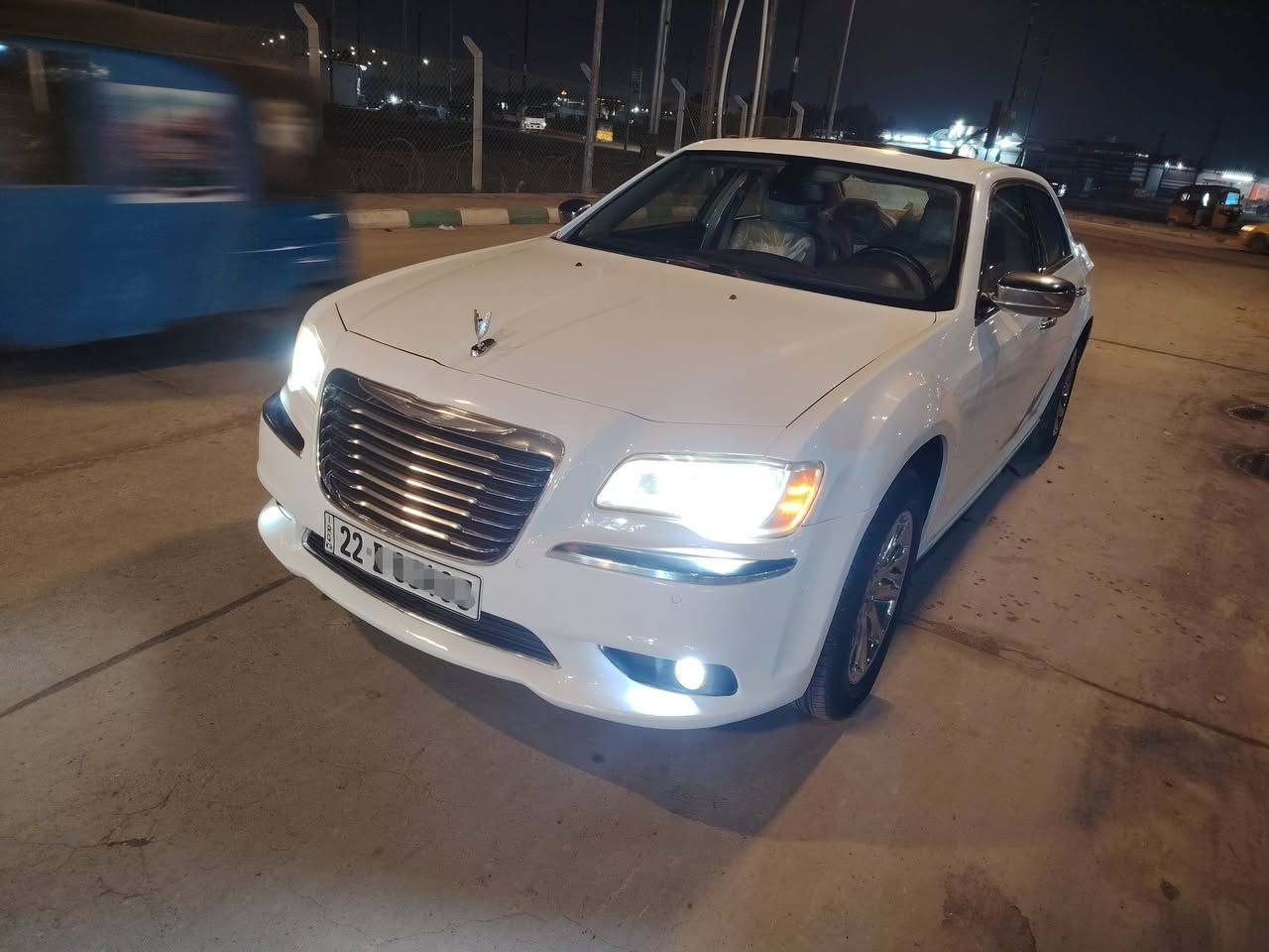 كرايسلر  اوباما 2014
C300 
 دوات كصه جنطه لحيم باجات وتزفيت شغل درجه اولى 
فول الفول ١/١ مواصفاتها 
السياره فتحه بل سقف بنوراما كشنات كهرب كلها  
كشنات تدفئه وتبريد 
كشنات الخلفية تدفىة
هيترات بل مرايه الجانبيه 
شاشة كبيره مع تبريد ٣ قطع جانبيه وخلفيه 
تحكمات ستيرن كامله 
برده خلفيه كهربائيه 
 مع بصمة ابواب وبصمة تشغيل السياره بعدها بوضع الشركه 
تخم  تايرات جديده نكسل 
داخل عسلي مع كشنات جلد 
السعر62$وبيها مجال قليل مكاني العمارة ***********
