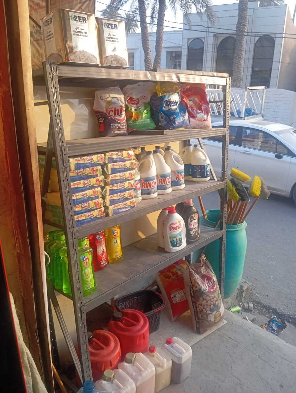 للبيع بالكامل  رفوف والبراد والمبرده  محتوياتها
ليحب يشتريه يدخل خاص. والسعر مناسب جدآ
لضروض طارئة  الله شاهد خير من الله العنوان كميره. مدخل حجي صبر. رقم الهاتف ***********
