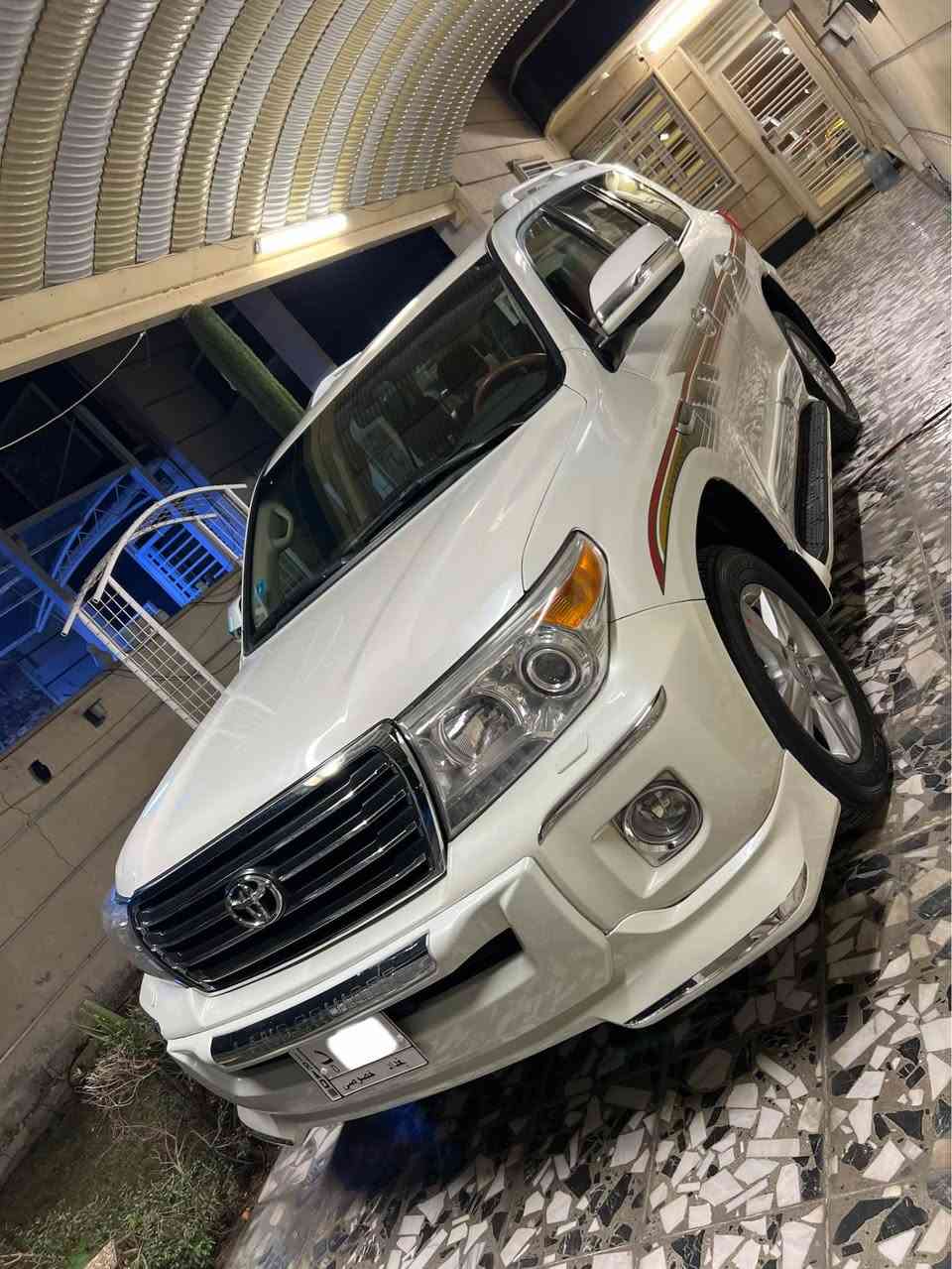 السلام عليكم للبيع لاندكروز مديل 2012 بيها صبغ قطعتين  بدون دواخل طخه خفيفه مكينه 6سلندر رقم بغداد  السعر 320 للاستفسار *********** بغداد, العراق
