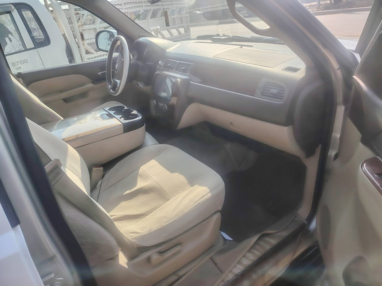 شوفر ٨برغي خليجي كفالة عامة رقم بغداد انكليزي بسمي موديل ١٣ أجرة لون ومصبوغة ابيض كير مكينة اكسل كفالة تخم تاير دوشمة السعر ٢٦٠ وبيها مجال الاستفسار *********** مكان السيارة بابل
