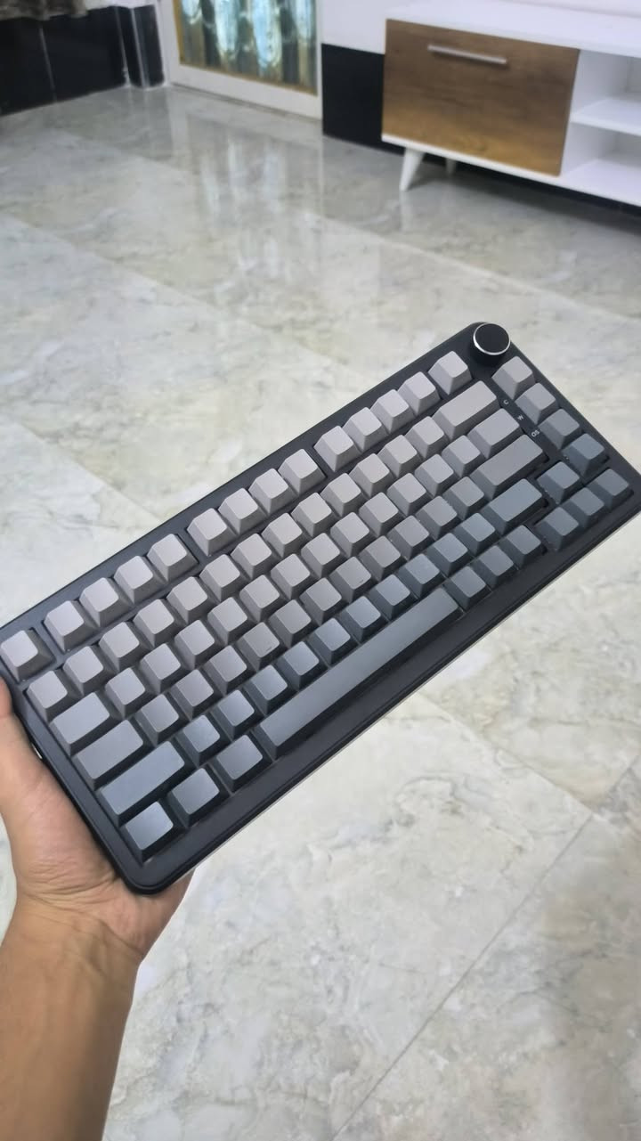 كيبور اجاز مغناطيسي خارق بل العاب شي فضيع🚀🚀
🎮🔥 AJAZZ AK820 MAX - Gray Edition 🔥🎮  
السعر 50 الف فقط مغناطيسي اخوان يعني بل العاب  كارثه جديد 
***********
