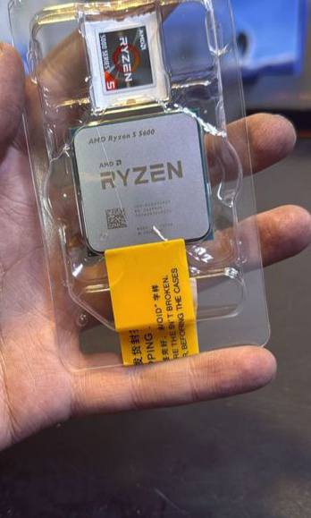 معالج رايزن 5 5600 جديد بعدة كبس بل لوك الي يفيدة ينطي سعر وموجود توصيل ***********
