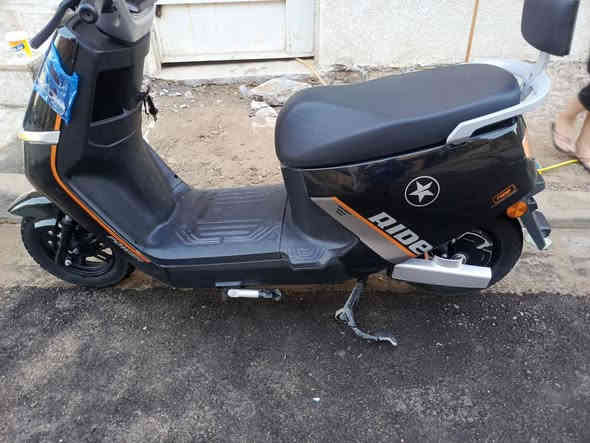 دراجه شحن للبيع عنوان الشعب
الدراجه عطله بطاريات كلشي شغل بس تحتاج بطاريه ابيعه عله عطله 
السعر خاص 
***********
