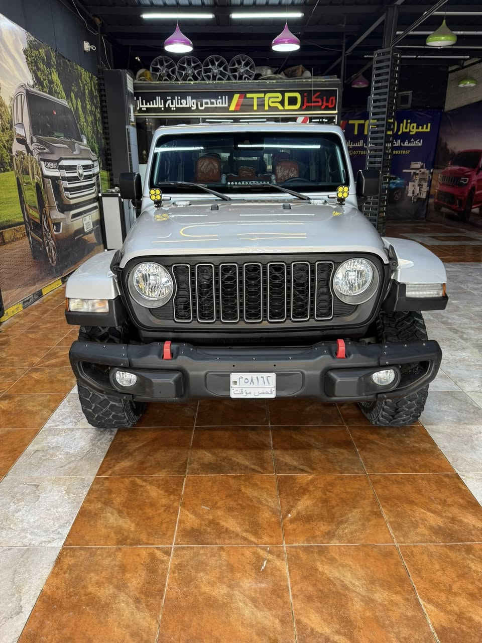 السلام عليكم جيب كلاديتورموديل 2023حادث بسيط بدون صبع بارد بالنيد اصبعين داخل اورنج جلد مكان السياره العماره ☎️ ***********بدون رقم
