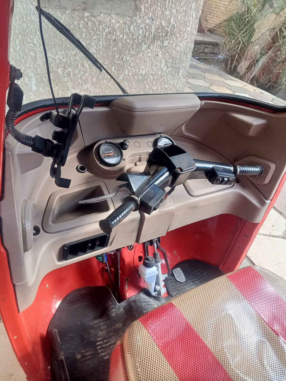 السلام عليكم تكتك 2022شهر 11تكتك نضيفه محرك مكفول ما ملموس والكشر نفس الشي لا حار ولا بارد بس شخوط بيهه زلوغ خفيفات مكفوله من كلشي مرقمه لوحه وسنويه  تكتك ما طالعه بل شارع صار سنه تقريبن مضمومه نضيفه كلش سعرهه 8500قفل مكان البياع تقاطع درويش المعالف ما اجاوب خاص هاذه الرقم اليحب يتصل ‏‪***********‬‏
