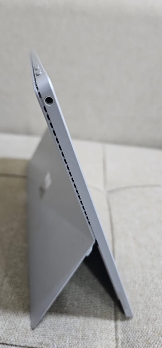 سيرفس برو 5 مواصفات i5جيل سابع رام8 ssd256 بي مشكله البطاريه ضعيفه ابيع يضل على شحن نفس الي جنت عارضه برو6 السعر 100نهايته ويا شاحنه اصلية اذا تريد يصير 135 السعر نهائي


**إذا كنت صاحب هذا الإعلان وتريد حذفه لأي سبب، رجاءا أرسل رسالة إلى الدعم الفني**