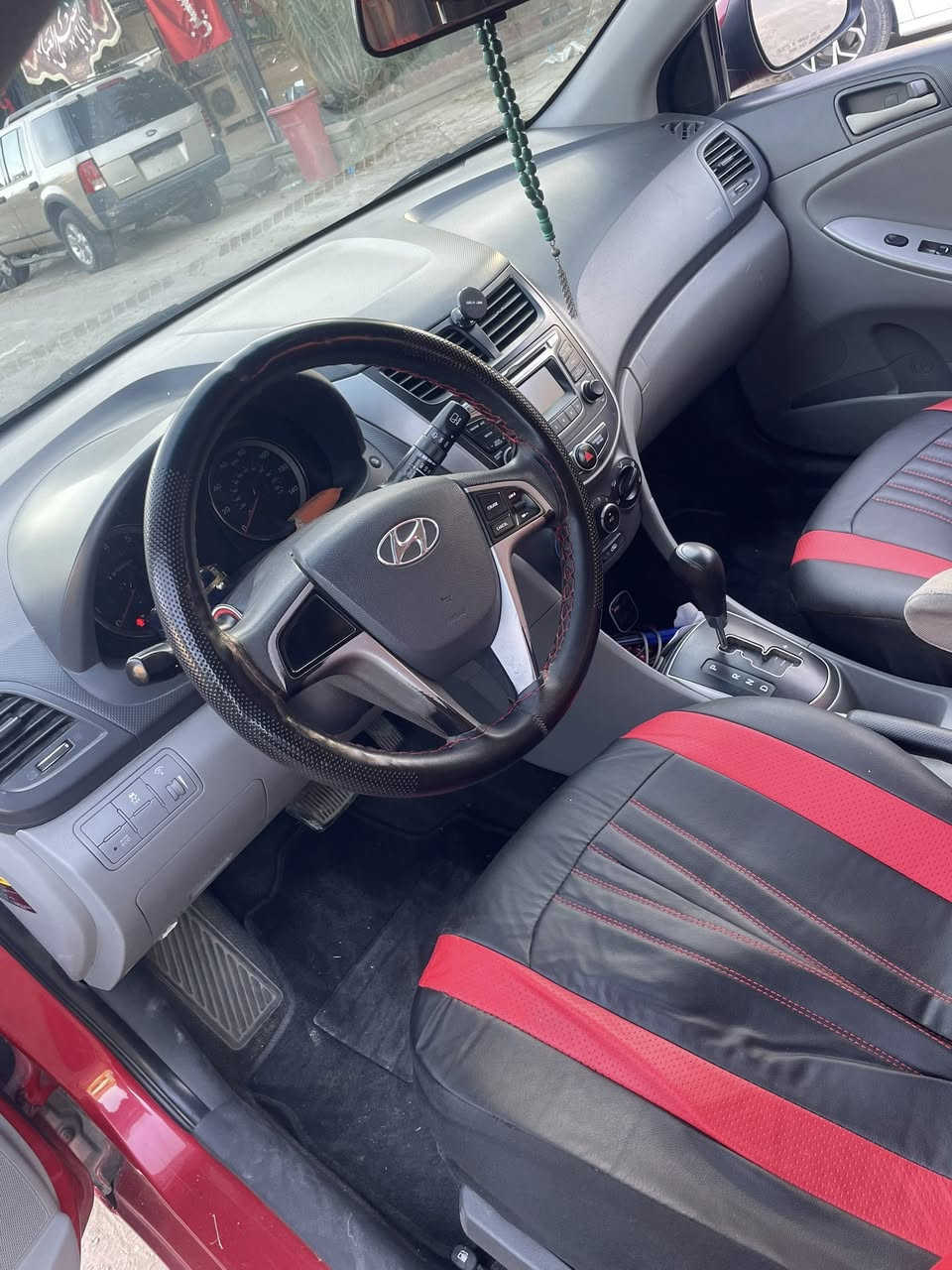 السلام عليكم اكسنت هاج باك موديل  ١٦ امريكي حادثه موضح بالصوره وبيه صبغ ٣ قطع  محرك ١٦٠٠ السعر ٨٥$ وبيه مجال الاتصال ع هذا الرقم 
***********
