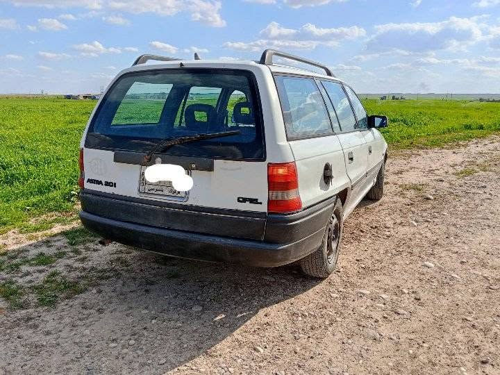 السلام عليكم 
للبيع استرا موديل 93 حجم 20 
سنوية مشروع وطني بأسمي 
شرط التحويل والغرامات رقم كركوك 
انطي صبغ عام بدون ضربه بس سقف بونيد جامرلق خلف السائق صبغ ومعجون 
السعر 36 
***********
مكان السيارة كركوك
