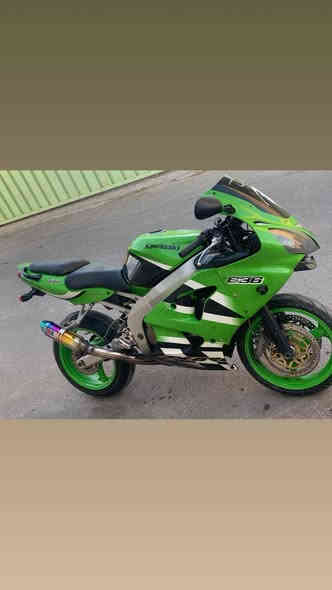 سلام عليكم  شلونكم شبابنه العزاز كاوسكي  2002حجم مكينه636 حماوه كلش حلوه  كهربايت كله شغاله لا تبخير لا تنقيص   دراجه  نضيفه شوفت عينك  تجي وشوفه   
صالنصه رياضي ab
 كلجات جدد  مكينه بيه صوت بصيط بيه شلعه تاكل الكاع اكل 123  بطناش   
ومعدل صاروخ ارضي
الكير مكفول    كل نمر 
باتري شويه تعبان ملاحضه   
مكاني بغداد بياع  
مكاتبهه اتكفل عن سرقه
سعره 1200 والي يجني ما اقصر ويه   يشلع عيوني  اتصال بي رقم
(***********)
مكلف بل نشررر   اتصلو على الرقم صاحب الدراجة
