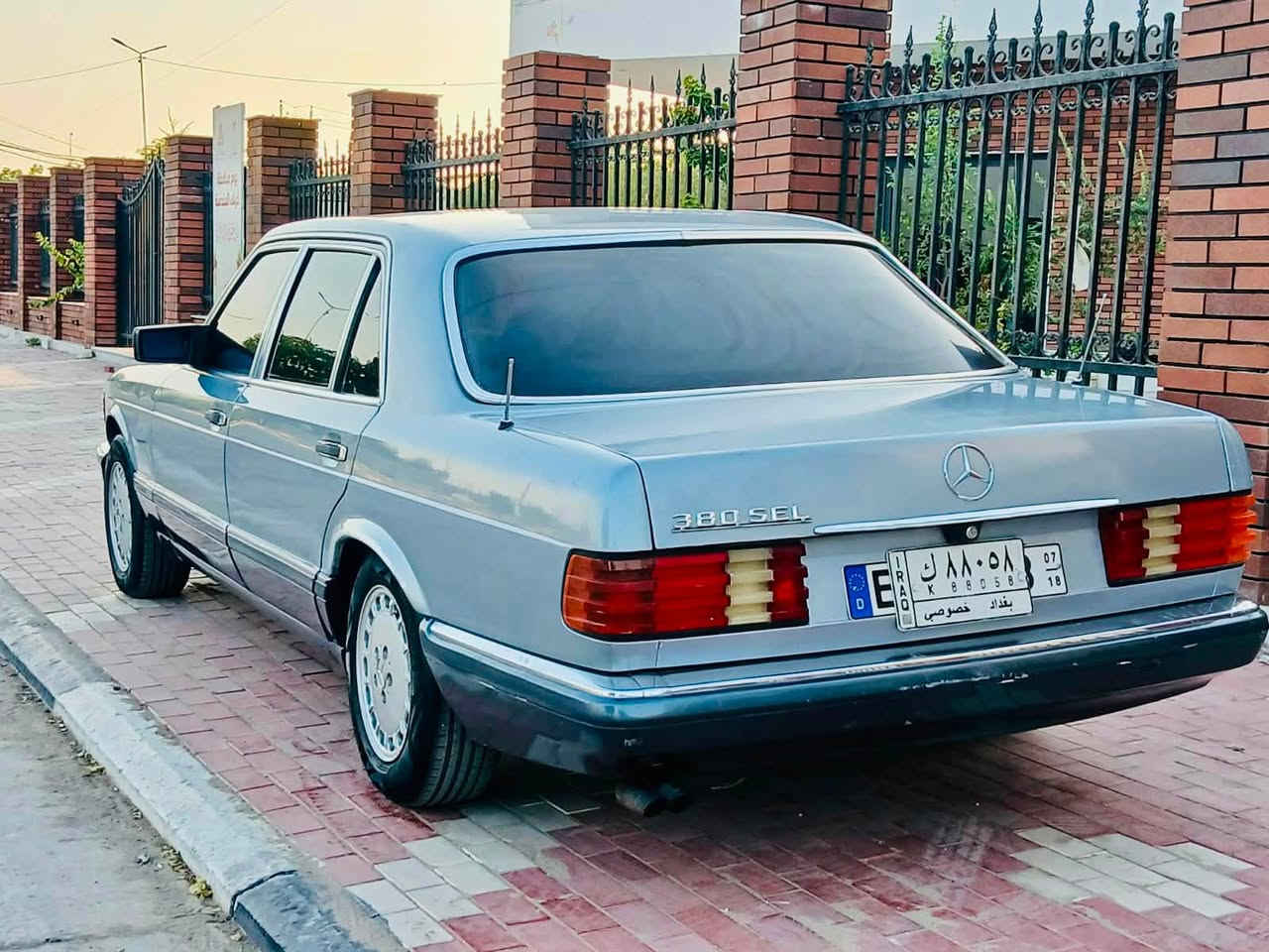 السلام عليكم للبيع
مرسيدس بينز موديل 1990 حجم 380 SEL 
محرك V8 بلادي شركة باب طويل المرغوب 
فول مواصفات داخل جلد ازرق كهرباء تبريد ثلج تخم تاير جديد  علماً ان السيارة جديدة وجاهزة من كلشي السعر (67) مع المجال البسيط للاستفسار اكثر الاتصال على *********** عنوان السيارة كربلاء المقدسة 
(مكلف بالنشر)
