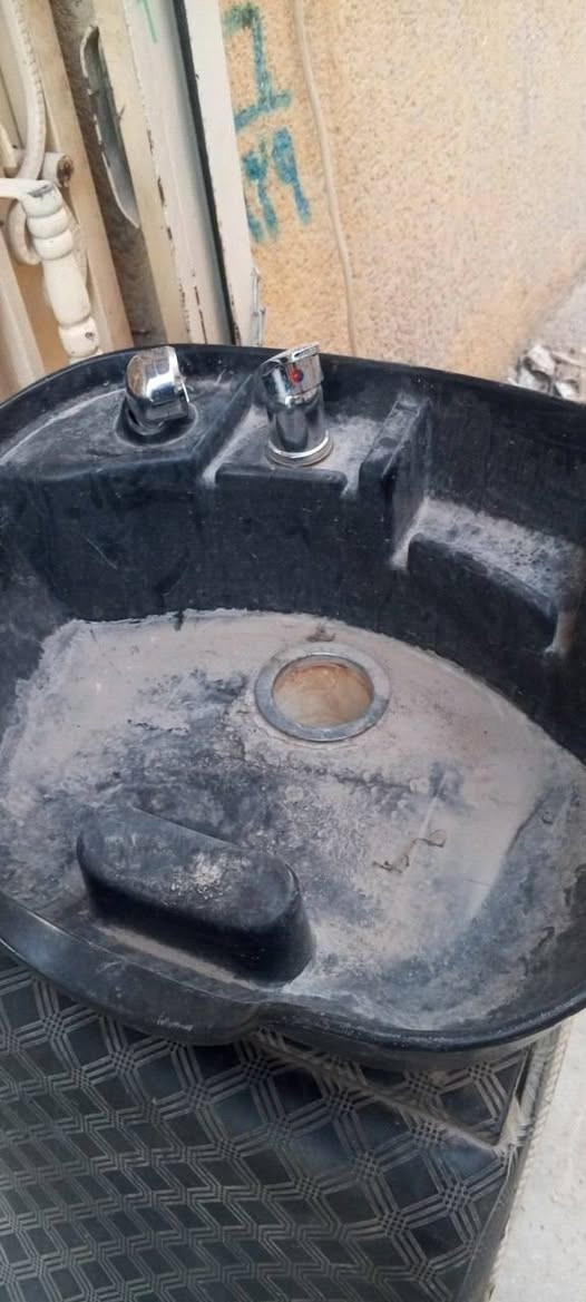 للبيع مغسلة حلاقة (حوض غسل شعر) مستعملة
بحالة جيدة، كاملة مع الخلاط والرشاش.
مناسبة للحلاقين وصالونات التجميل.
السعر: 75,000 دينار عراقي (قابل للتفاوض بالمعقول).
للاستفسار ***********
