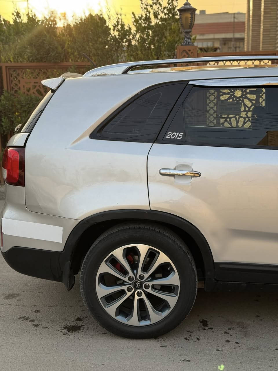 سلام عليكم
للبيع سورنتو 15 خليجي  سعر 133
6 سلندر بغداد بسمي 
بانوراما 
شاشة جبيرة 
كشنات جلد 
فور ويل 
ماشية 97 كيلو 
7 راكب 
3 قطع تبريد 
سيارة بيها صبغ قطع ابيع حزااام. 
مكاني بغداد  سعر 133
***********
