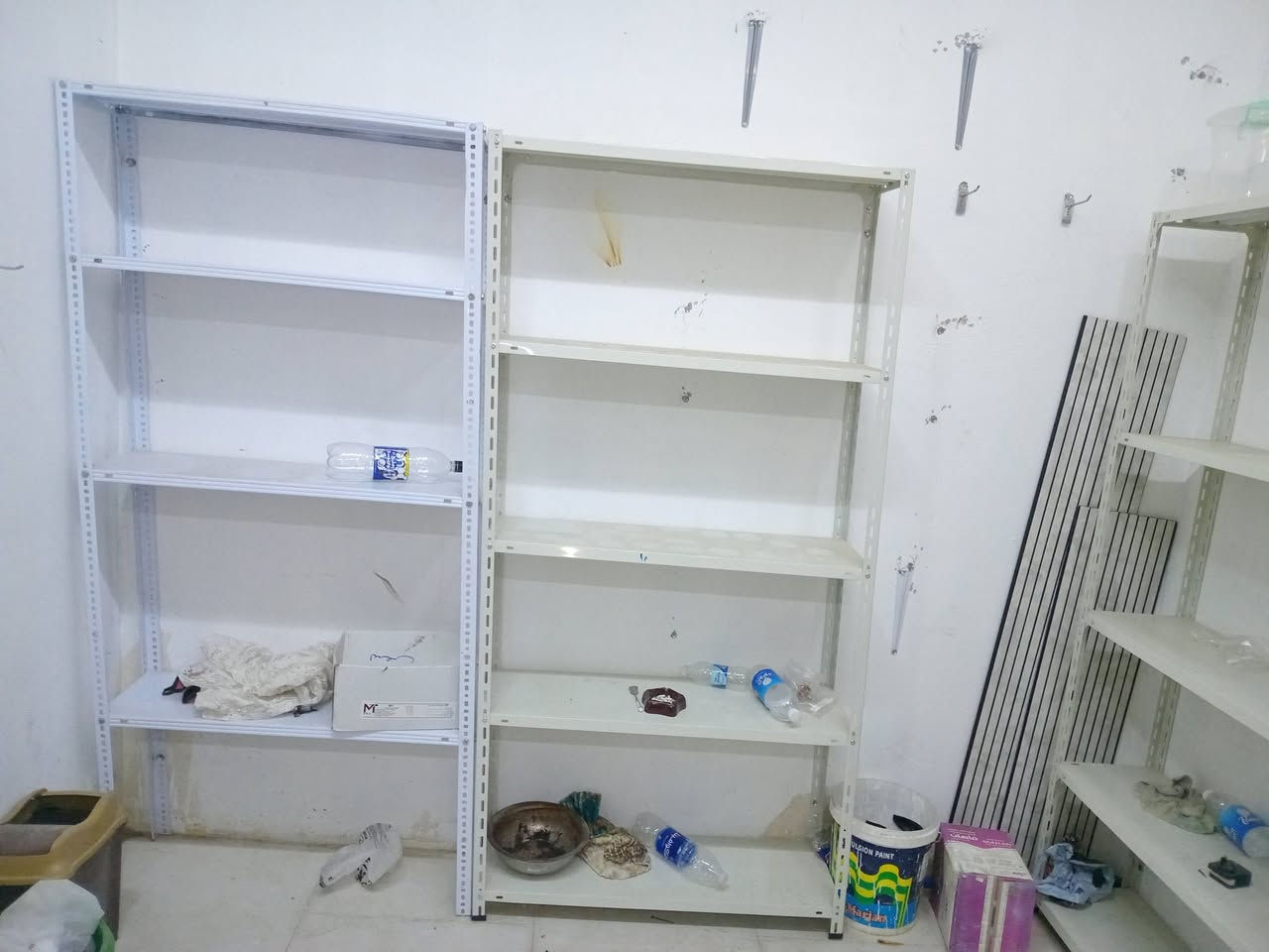 السلام عليكم ٨ رفوف للبيع نضيفات حيل سعر ٢٤٠ الف مكاني بغداد الشعب حي اور ***********
