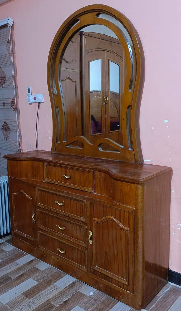 غرفة اخشاب صاج عراقيه مع جميع الملحقات السعر ٩٠٠ الف
***********
