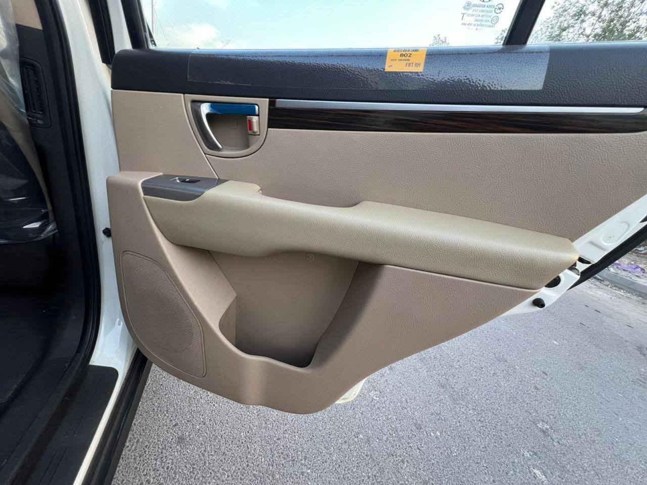 السلام عليكم
✅سنتافيا 2012 للبيع  

✅باسمي رقم بغداد دولي هزه جديده بسمي 

✅مكفوله من الضربه او الصبغ وتبديل 

✅بيه بارد بلجاملغ الامامي 

المواصفات:

‏✅ 4 2400حجم المحرك  

‏✅ 4x4 

✅ فتحة سلايد 

✅ دشبول صاج

✅  سبعة راكب 

✅ 3 قطع تبريد 

✅تحكم استيرن

✅اشاره بالمري

✅حساسات خلفيه وامامي  

✅ كامره بلاديه 

مكاني بابل  

السعر.    150 

وبيها مجال  

 ***********
