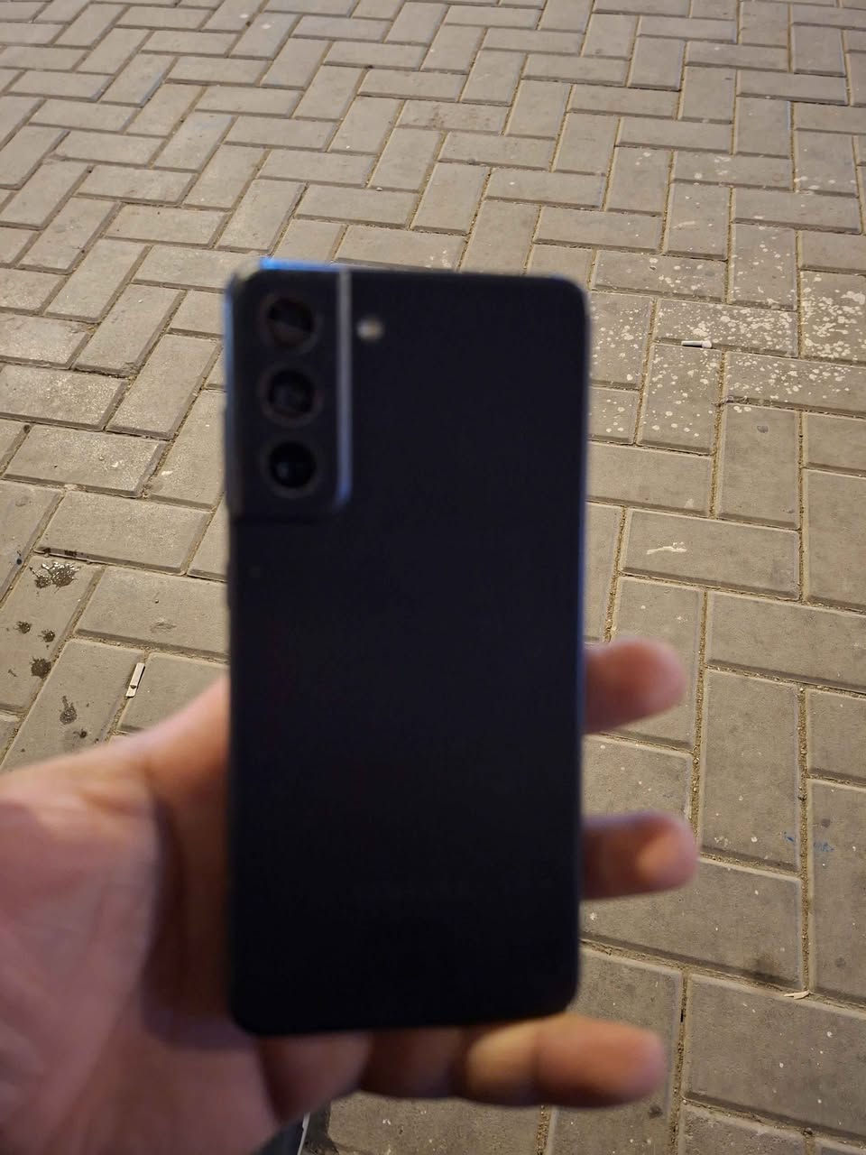 متاح موبايل جالاكسي s21موبايل شغال جهاز مابي اي خلل بس شاشه مكسوره وجهاز حالته ممتازه وبشتغل سعر ١٢٥ عنواني قبله *********** Singapore
