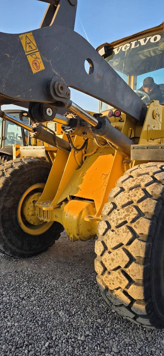 للبيع - بۆ فرۆشتن  
———————
شفل : VOLVO
حجم : L90D
دخول :منەفیست
—————————
بۆ زانیاری زیاتر پەیوەندی بکەن بەم ژمارە تەلەفۆنە 

***********
***********
