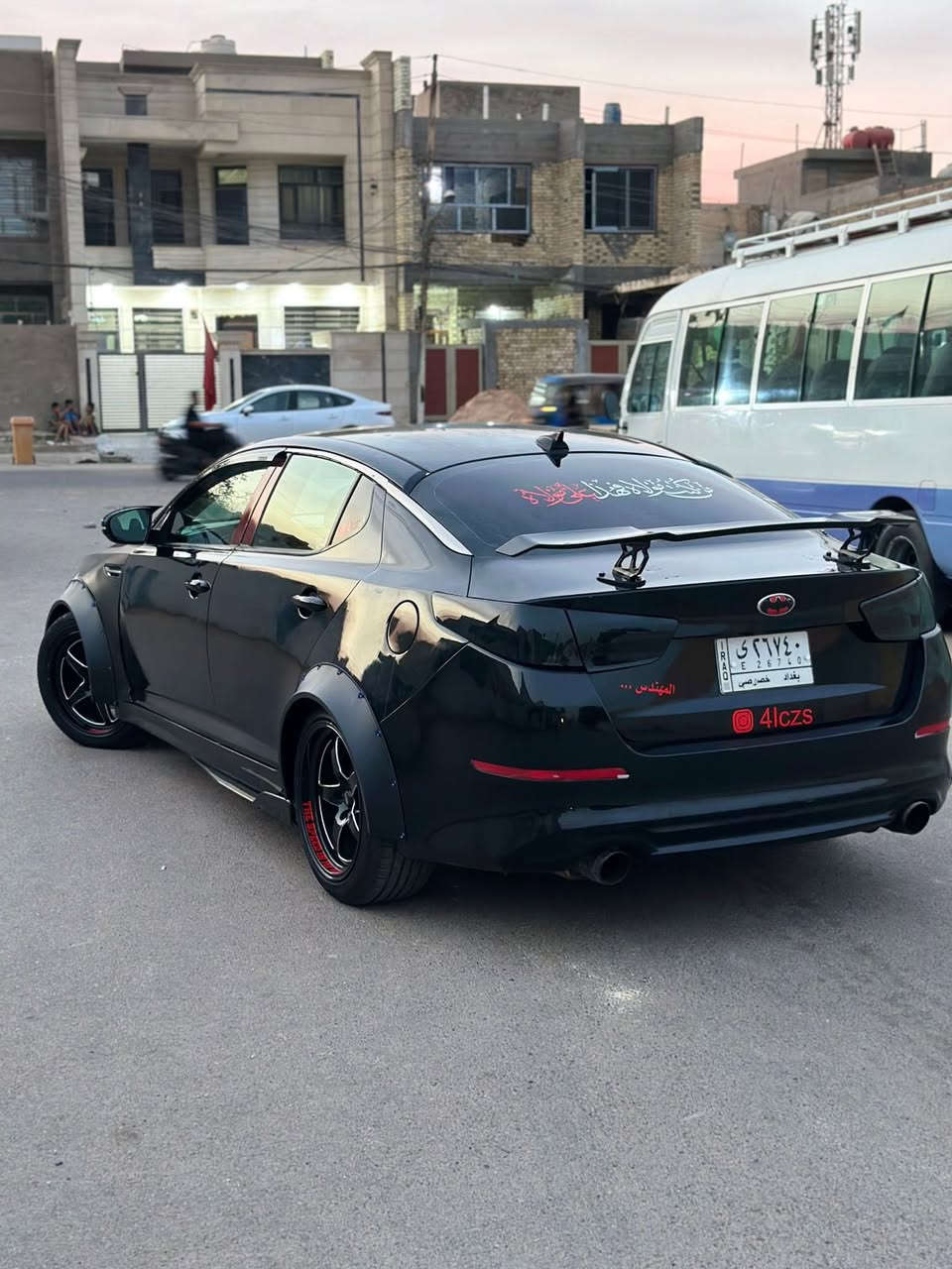 تفاصيل داخل الصوره

